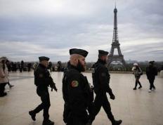 巴黎发生持刀袭击事件，法国紧张应对“恐袭升级”担忧